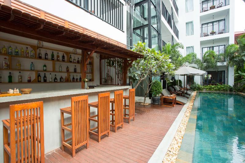 The Thirdfold Residence Ciudad de Siem Riep Exterior foto The swimming pool at the hotel