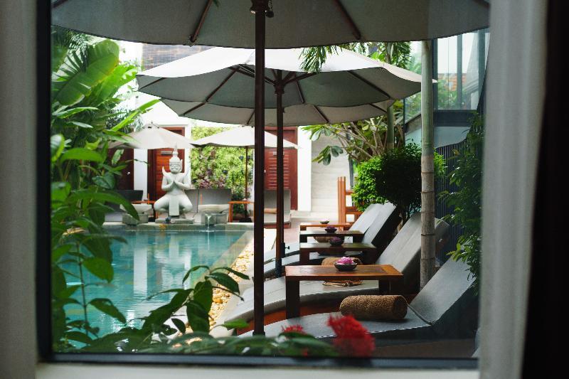 The Thirdfold Residence Ciudad de Siem Riep Exterior foto A view of the pool at the hotel