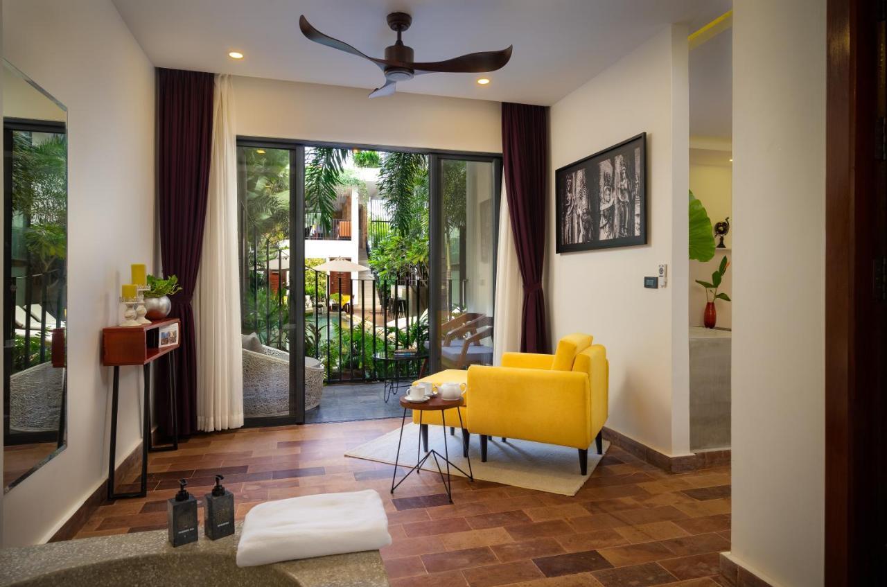 The Thirdfold Residence Ciudad de Siem Riep Exterior foto A living room in a landed property in Singapore